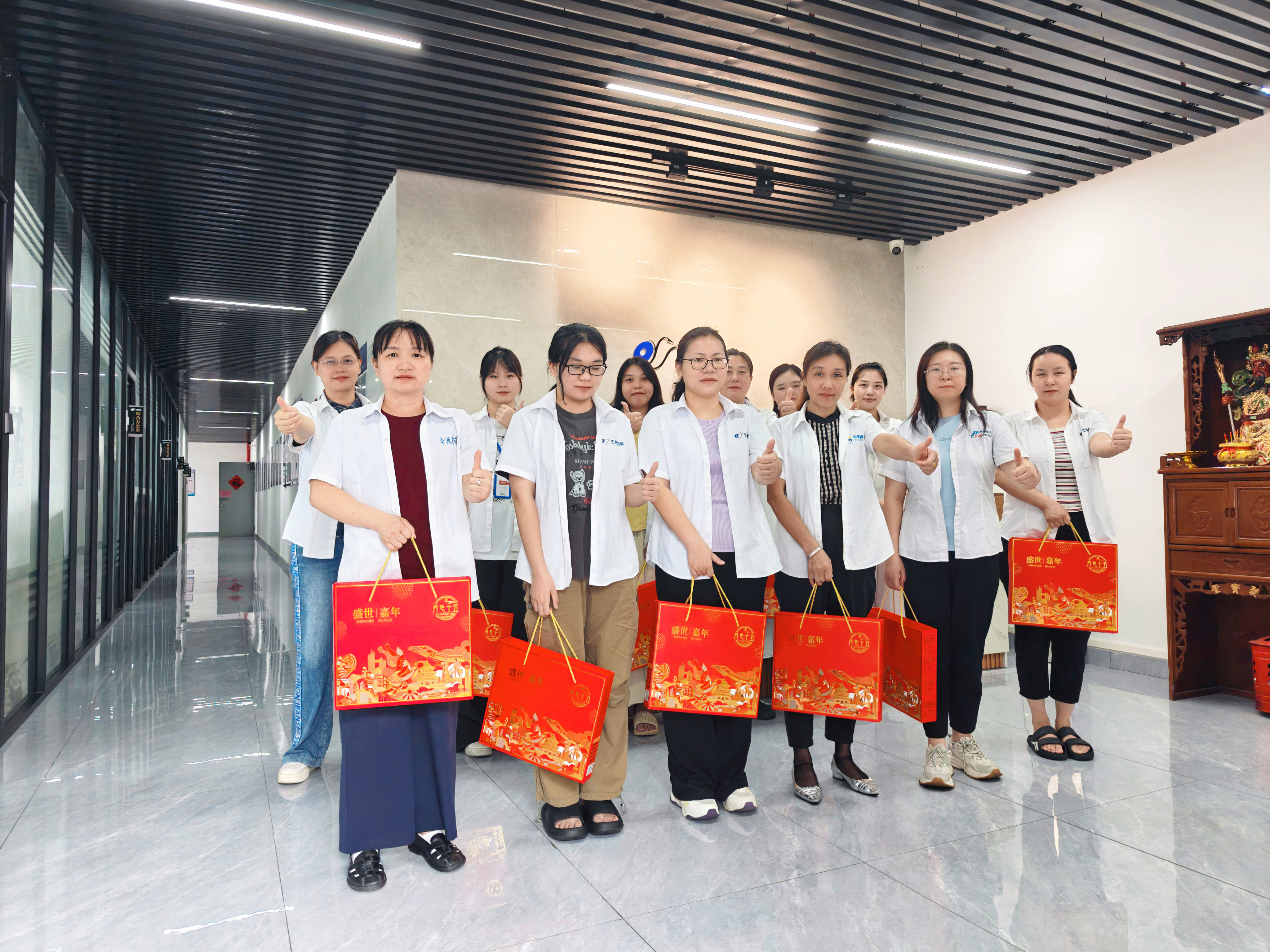 Mooncakes with Love: Zhuhai Huayuan's Mid-Autumn Care‌